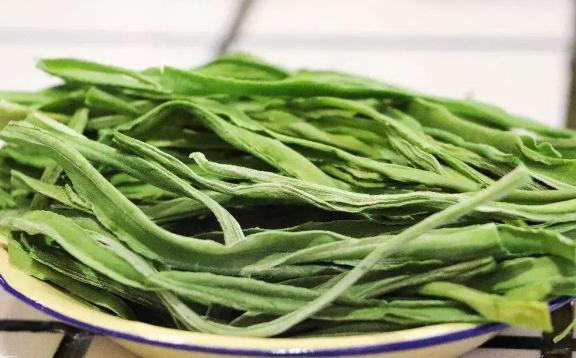 貢菜是不是萵筍曬干的？干貢菜是什么菜