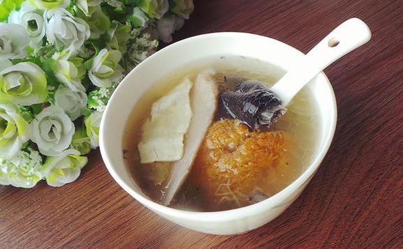 烏雞花膠湯可以天天吃嗎？燉烏雞花膠湯小技巧